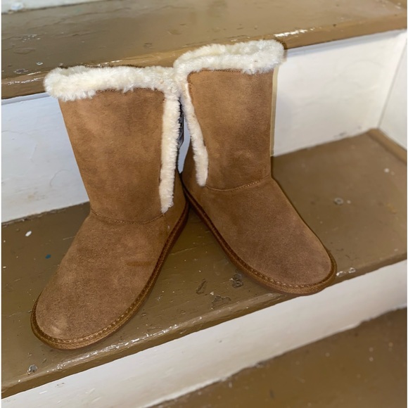 NIB Minnetonka Suede Faux Fur Shearling Trim Winter Boots Tan Suede 7 - Picture 3 of 4